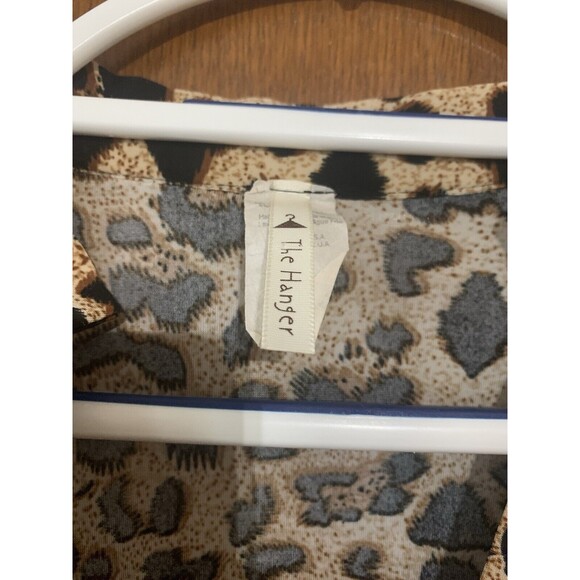 The Hanger Women’s Cheetah Long Sleeve Blouse. Size M. B30 - Picture 3 of 4